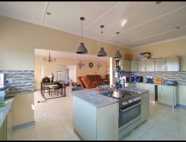 6 BEDROOM HOUSE FOR SALE IN BRAKPAN CENTRAL